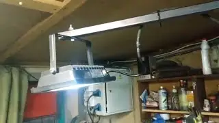 Swivel wall bracket for LED floodlight