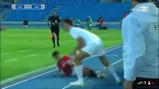 شاهد ؟؟ لطمه مدرب السوري ل لعب اليمني ؟؟؟؟؟؟؟؟