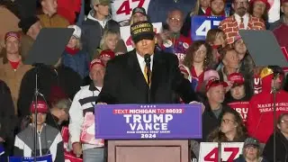 Trump makes crowd wait THREE HOURS before telling them lies