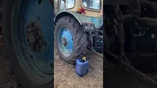 Накачиваем колеса трактора ЮМЗ машинным насосом 