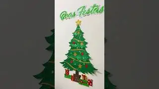 Painel de árvore de Natal feito de EVA com glitter e luzes de led. #arteparanatal