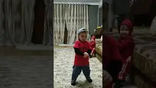 Дети танцуют