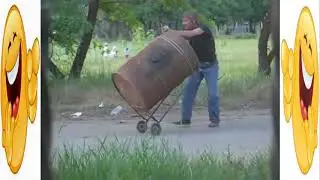 Алкаголик борется с бочкой Прикол
