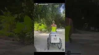 Ехали медведи на велосипеде. Волочкова управляет трёхколёсным великом. #анастасияволочкова