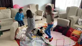 Arkadaşımız Masal la birlikte evde tatilin keyfini çıkartıyoruz.