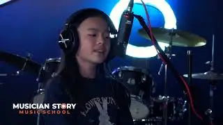 Musician Story Leow Han Na performs 