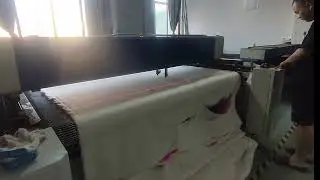The workers in our fur factory are using cutting beds to cut raw fur materials.