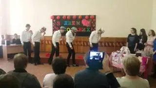 Классный танец парней💪