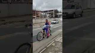 Cachoeiro - usuários do CAPS protestam falta de placa que dificulta busca por endereço do CAPS.”