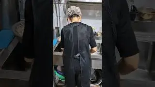 牛蒡怎么变成紫菜卷饭的馅儿。우엉이 김밥 속으로 변해가는 모습  #food #우엉조림 #김밥재료 #김밥맛집 #떡볶이추천