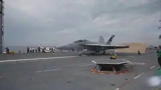 Электромагнитная катапульта в США запустила самолёт!