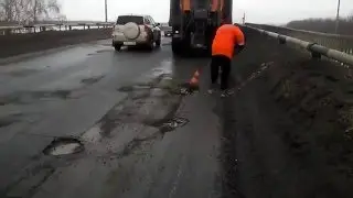 Как ремонтируют дороги снегом в Липецке
