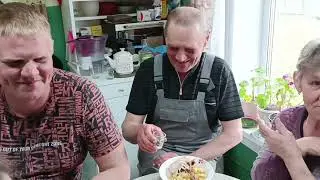 Снова у нас гости, праздник, поездка на природу.