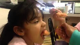 Jeje mi nena comiendo helado Jajajajaja!!!!