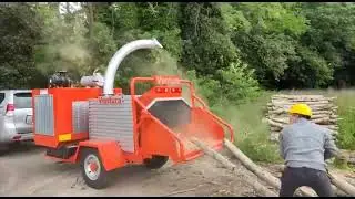wood chipper with cummins engine #woodchipp #woodchips #landscape #garden #wood #spain #forest