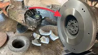 Creative tricks and ideas at work in lathe | Amazing way to make a flywheel face with a hand grinder