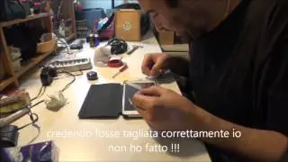 come mettere la pellicola sul telefonino e rimuovere la polvere o le bolle che rimangono sotto