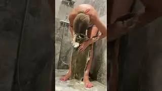 Енот Тема моется в душе