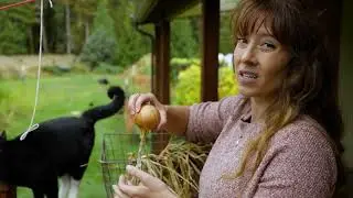 This Keeps Onion for an Entire Year - Long-Term Storage (Stringing Onions)