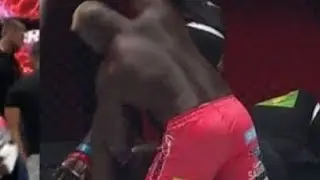 Urgent: Mma Bombardier terrasse Zuluzinho.