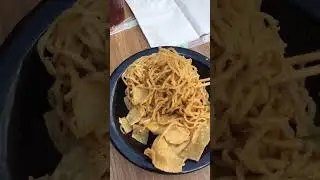 VLOG W FRIENDS! Makan lur 😎 