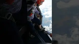Хотели бы видеть что было дальше?   #skydive #небо #селиван #парашют #grf