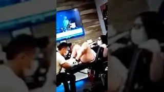 Bacak arasına dövme yaptırırken orgazm olan kadın