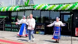 Поет народный ансамбль славянской песни 