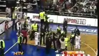 Marcus Haislip fights Mirsad Turkcan