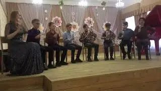 Русская народная песня «Уж сад во дворе». Исполняет ансамбль ложкарей.