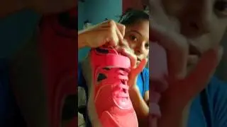 a mostrando meu tênis de rodinha