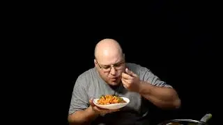 Макароны с сосисками в томатном соусе!