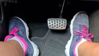 driving car sneaker pink blue/  ein Auto fahren /#asmr #asmrsounds