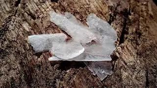 Different deflagration behaviors of two chlorate based 