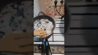 Готовим яичницу