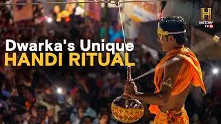 Everyone in Dwarka on Janmashtami gathers on the streets to witness this!