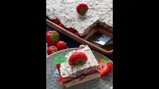 Erdbeer-Stracciatella-Schmandschnitten aus dem Cookidoo