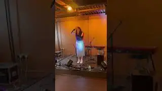 Madi C sings live at The Pioneer Club #songwriterlife #livemusic #acousticsessions