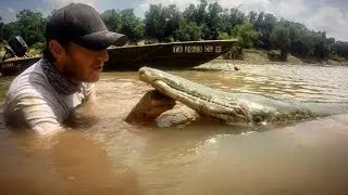 Caught THE GIANT RIVER FISH Of TEXAS
