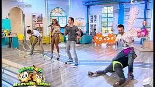 Răzvan şi Dani reproduc videoclipul 