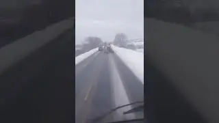 снова встретил ЧЕТРУ НА ПРИЦЕПЕ 😁🚜