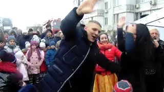 На Масленице николаевец Артем сделал предложение девушке Алине