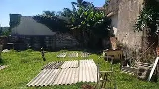Construindo telhado.
