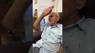Tadinho do vô   ele tem um carinho pelos netos💙