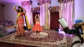 Mom and daughter dance on itni si hansi itni si kisi ...