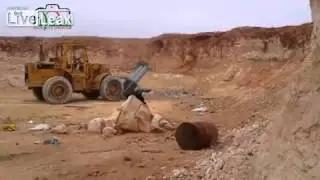 Free Syrian Army Use Giant Homemade Cannon