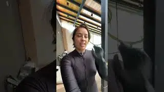 Mi novio mucho duerme  así lo desperté