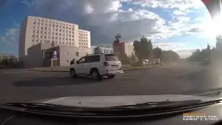 ДТП в Кольцово (НСО) 17.06.2016 LC-200 и Ланос(?) (такси)
