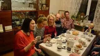 Мы сидели за столом