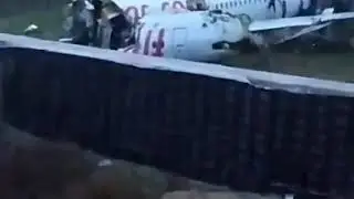WATCH: Plane overruns runway at Turkey’s 2nd largest airport, breaks into two